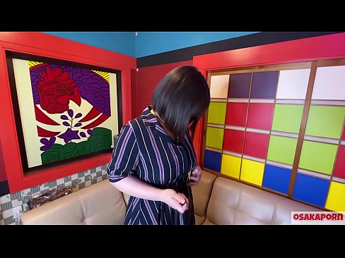 ❤️ Cutie Japanese pẹlu awọn omu nla ṣe baraenisere pẹlu awọn nkan isere ibalopọ ati pe o ni orgasm kan. O sọrọ ninu ifọrọwanilẹnuwo kan nipa iriri onibaje rẹ. Awọn ori omu nla ati obo ti o ni irun ti n kerora. Osaka onihoho Ohun onihoho didara